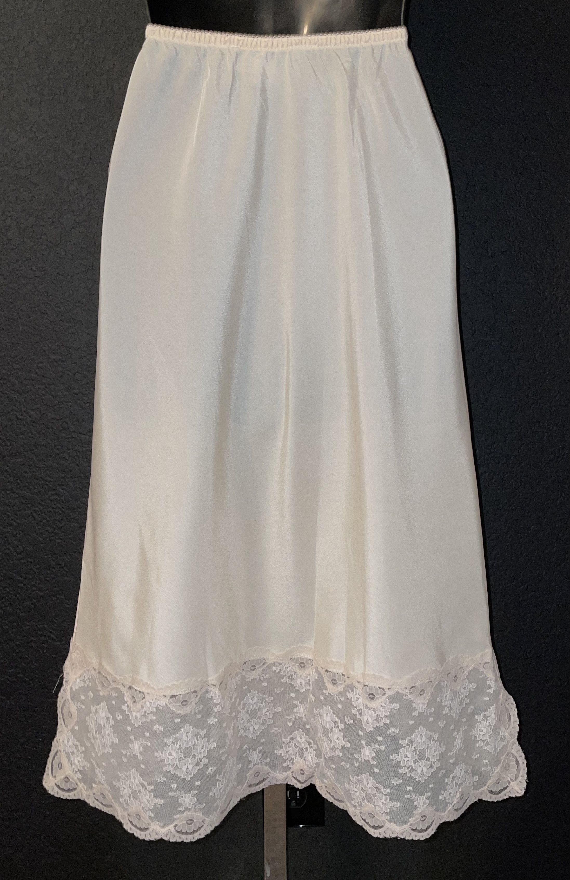 Lovely Ivory Vintage 1970's CORHAN NOUMAIR Ivory Crepe Remarque Half ...